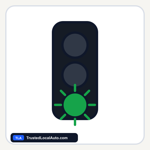 A vertical signal has its bottom green circular lamp lit, with short rays indicating flashing.
